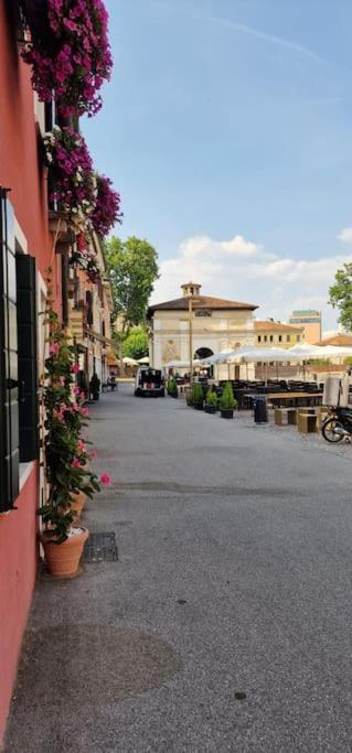 Storico Alloggio Fronte Piazza In Borgo Portello Padoue Extérieur photo